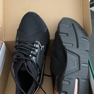 Pumas size 8.5.